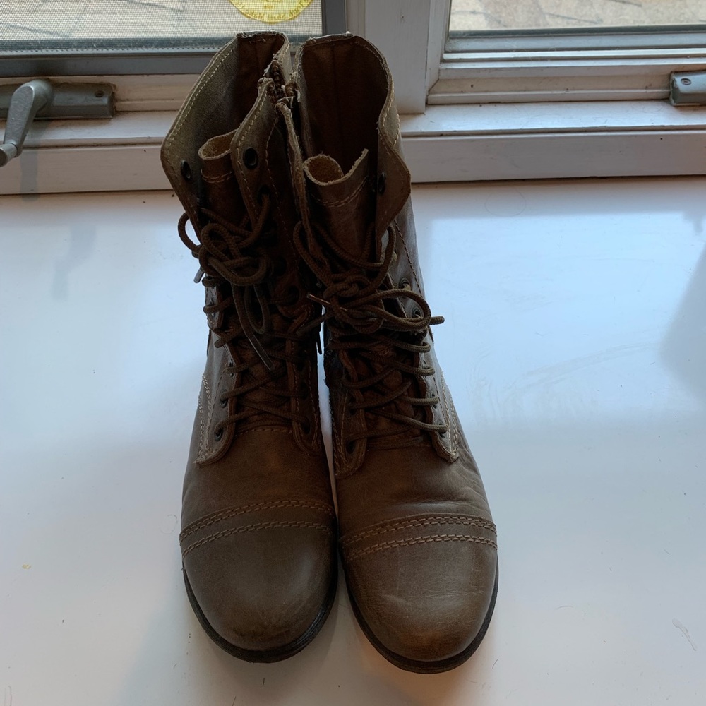 Combat boots